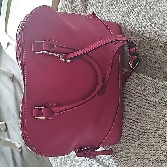 Pink Dooney and Bourke medium shoulder bag - Picture 2 of 8